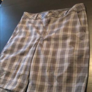Men’s 32R UA shorts